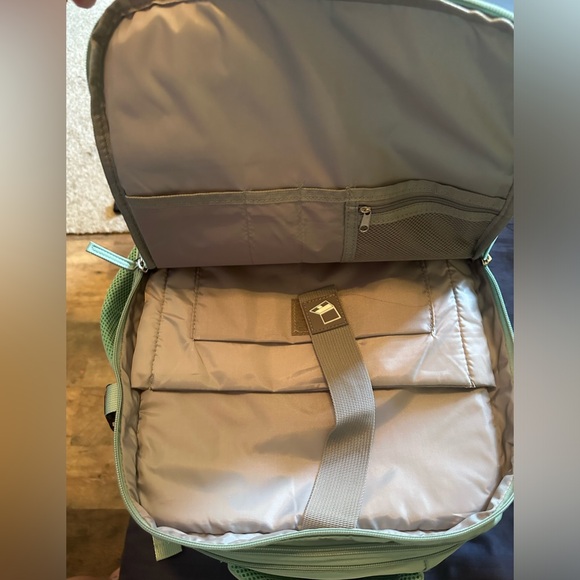 Bagodi Mint Green Carry-on Travel Multi-Pocket Bag - Picture 3 of 4